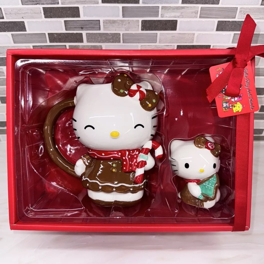 RARE HELLO KITTY HAND PAINTED CHRISTMAS GINGERBREAD MUG SET & FIGURINE BNIB